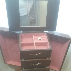 Jewelry chest